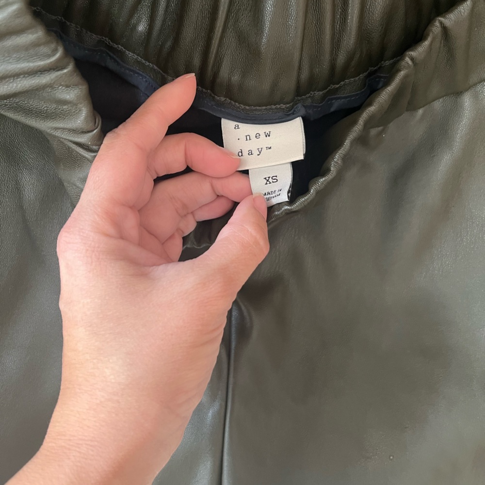 Pants - Picture 2 of 3